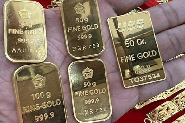 Harga Emas Antam Turun Drastis Rp25 Ribu! Cek Daftar Harga Terbarunya di Sini