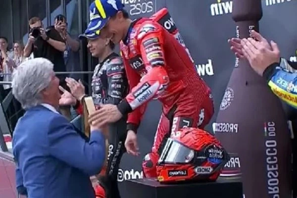 Marc Marquez Menang di MotoGP Austria 2025 Usai Duel Sengit Lawan Bezzecchi